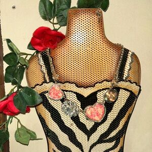 Betsey Johnson pink and gold heart and rose necklace